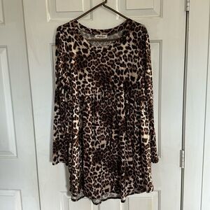 Haptics long sleeve cheetah top size large